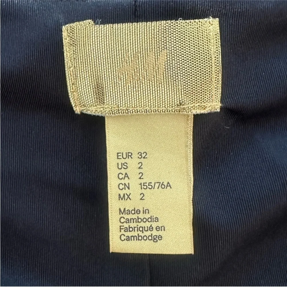 ✨ H&M Metallic Silver Long Sleeve Bodycon Dress – Size 2 ✨ - Picture 4 of 6